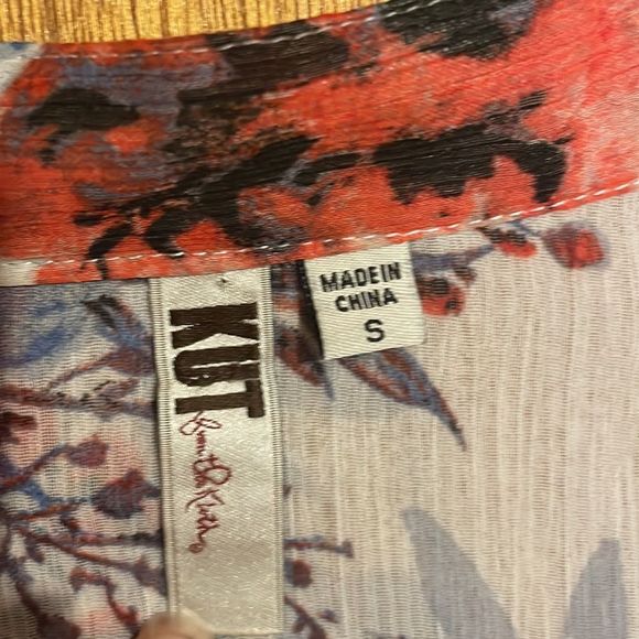 •KUT FROM THE KLOTH•WHITE SHEER FLORAL BUTTON UP CONVERTIBLE SLEEVE BLOUSE MED. - Picture 5 of 10